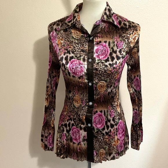 TRUE ROCK Tops - True Rock Floral Pleated Bell Sleeves Top M